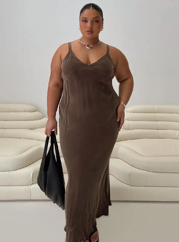 Laurette Maxi Dress Brown Curve Chic Off-Shoulder Maxi Dress