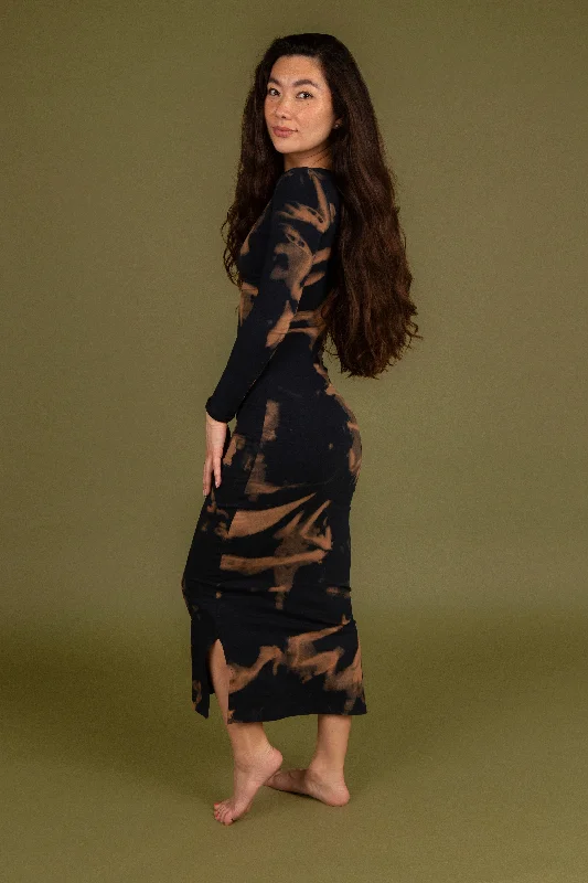 Reversible V-neck Midi Dress in Acid Wash Comfortable Knitwear Midi Dress