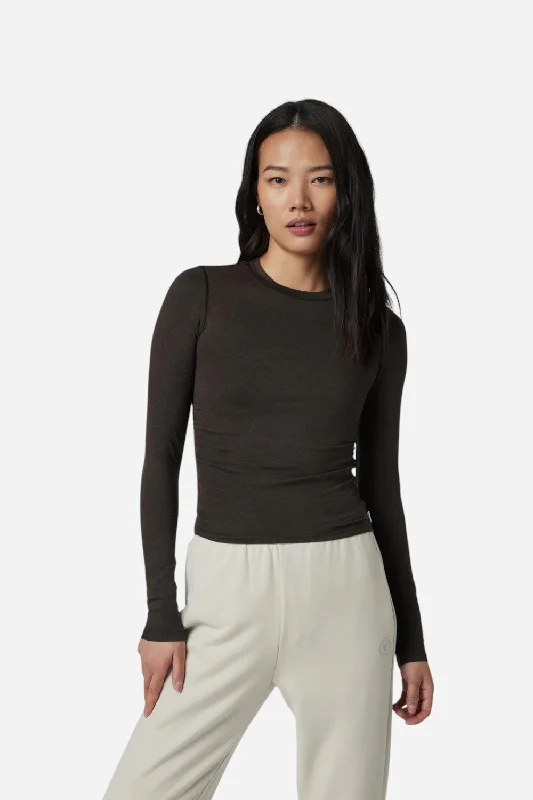 Vuori Long Sleeve Halo Ruched Tee in Dark Java