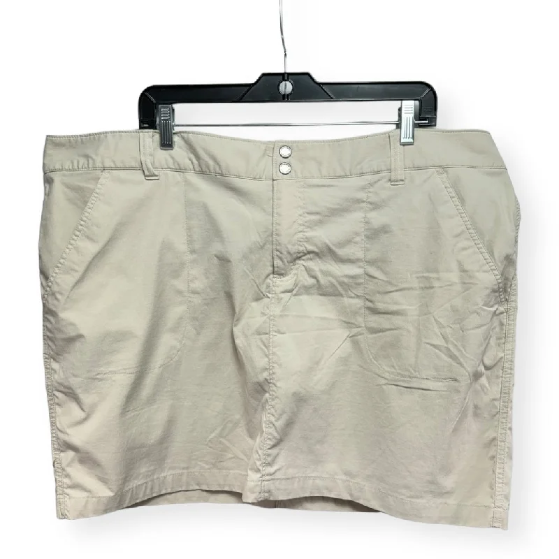 Beige Athletic Skirt Columbia, Size 2x vintage skirt charm