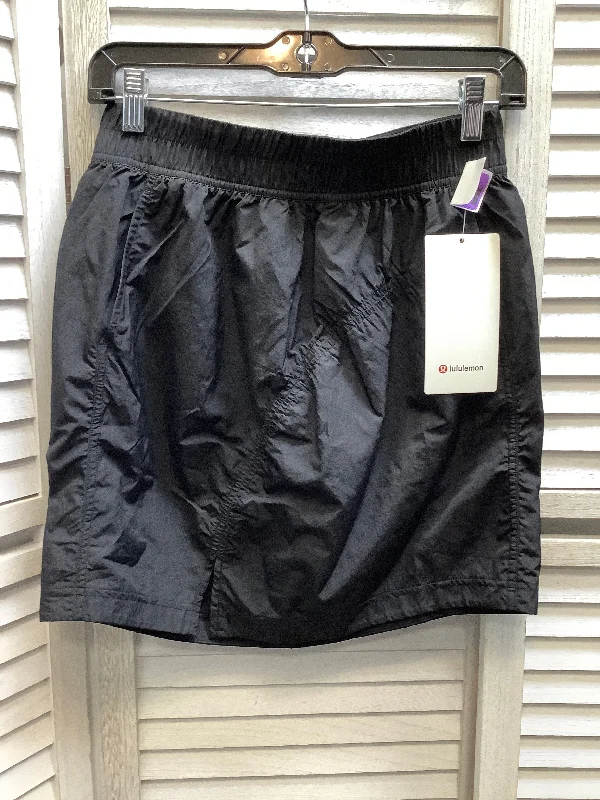 Black Athletic Skirt Lululemon, Size S button skirt front