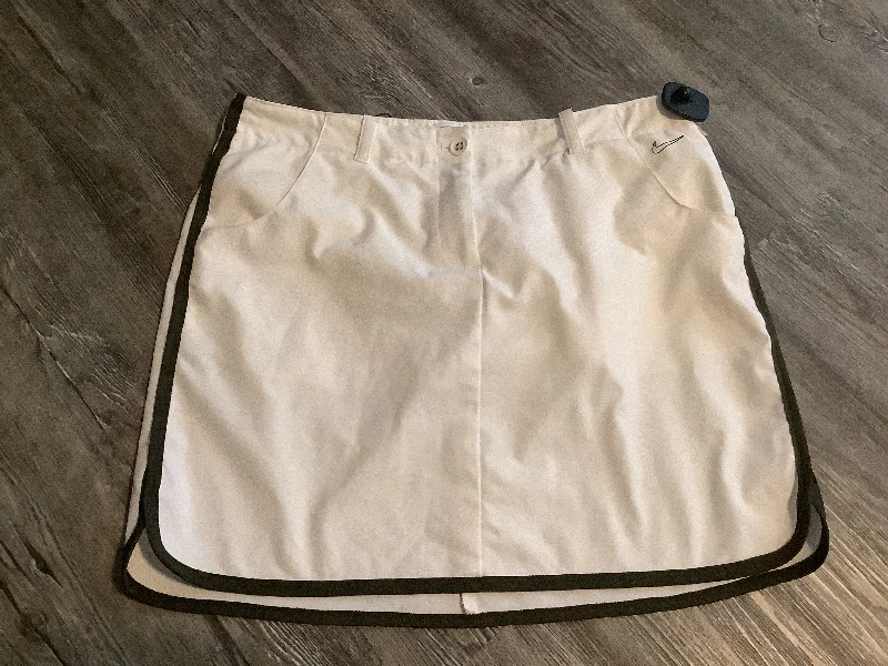 White Athletic Skirt Nike, Size L relaxed fit skirt