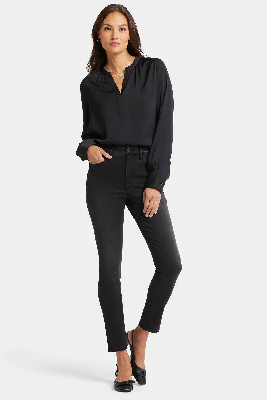 Curve Shaper™ Ami Skinny Jeans - Crosswinds Comfortable Zip-Up Skinny Jeans