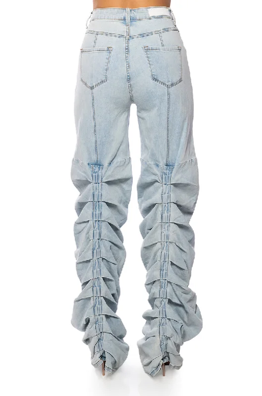 NEVER CHANGE RUCHED RELAXED FIT JEANS IN LIGHT BLUE DENIM Chic Ripped Jeans