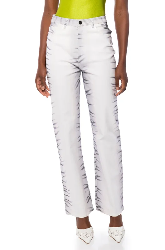 SONIC ROAR STRAIGHT LEG JEANS Fashionable Straight Cut Jeans