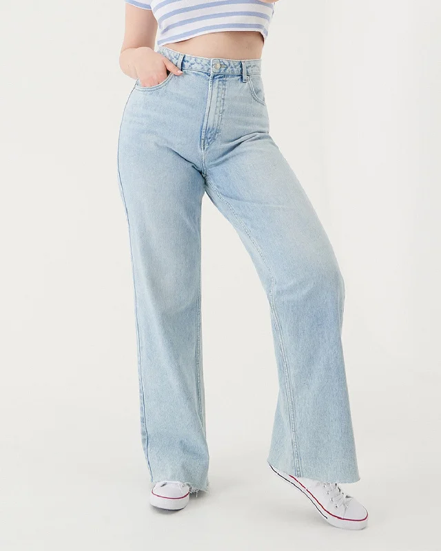 WHISKER WASH BLUE JEANS Trendy Layered Pocket Jeans